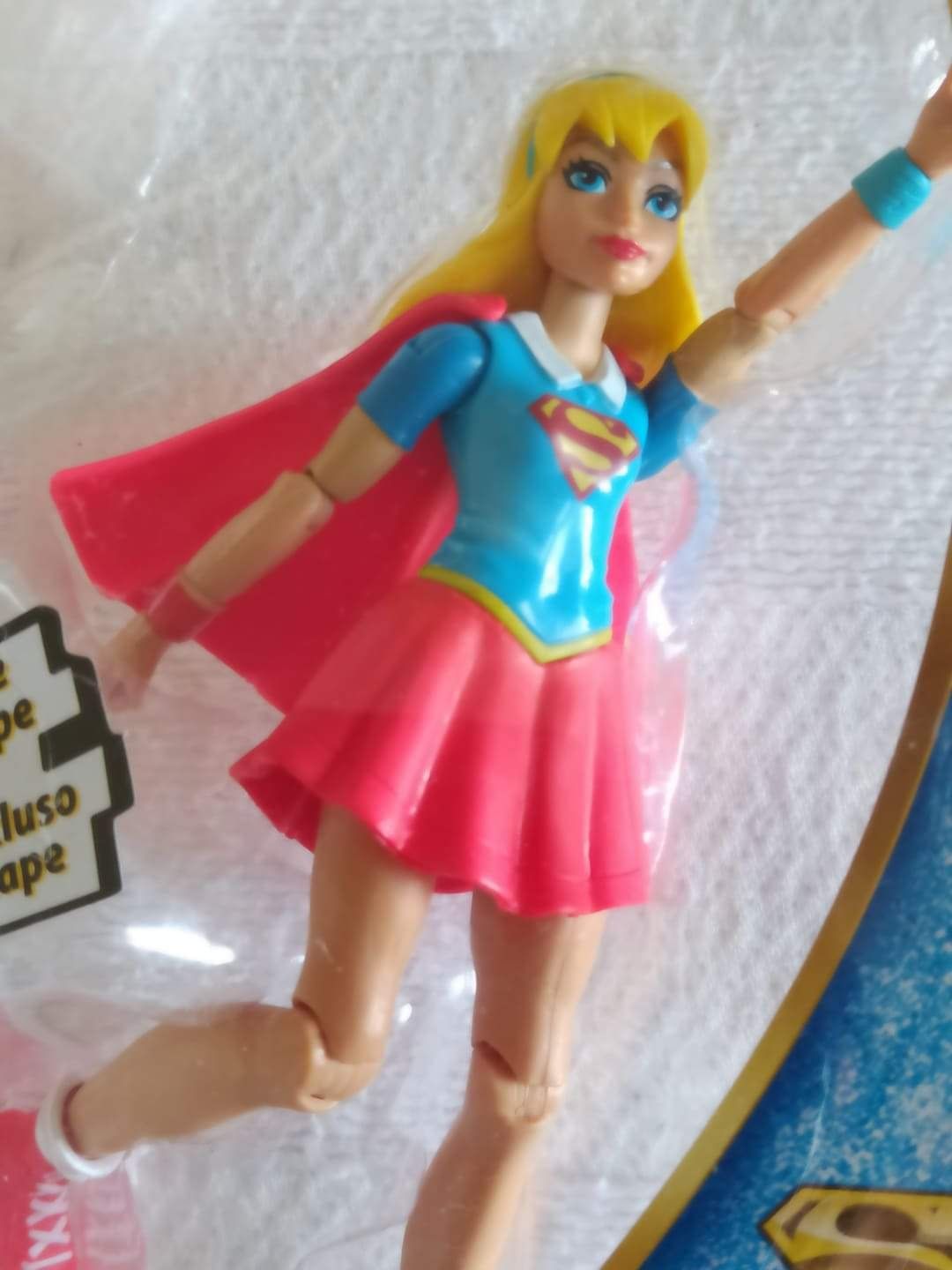 Boneca Supergirl
