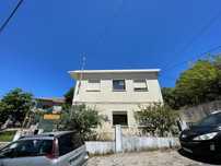 Vende 1* andar de moradia+terreno envolvente