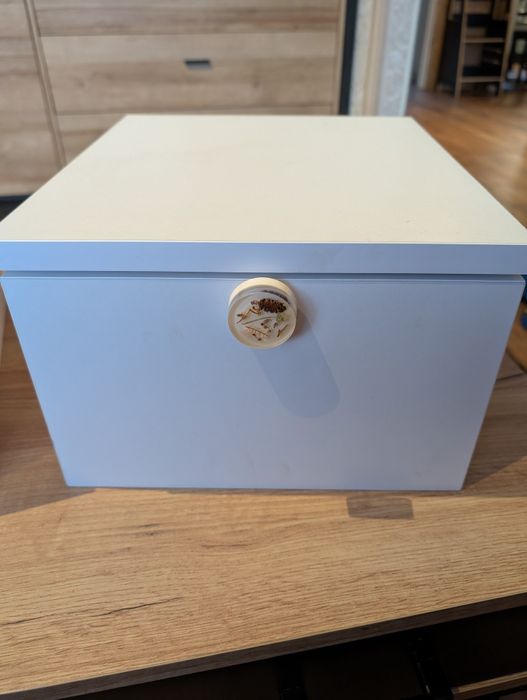 Dwie szafki nocne wiszące