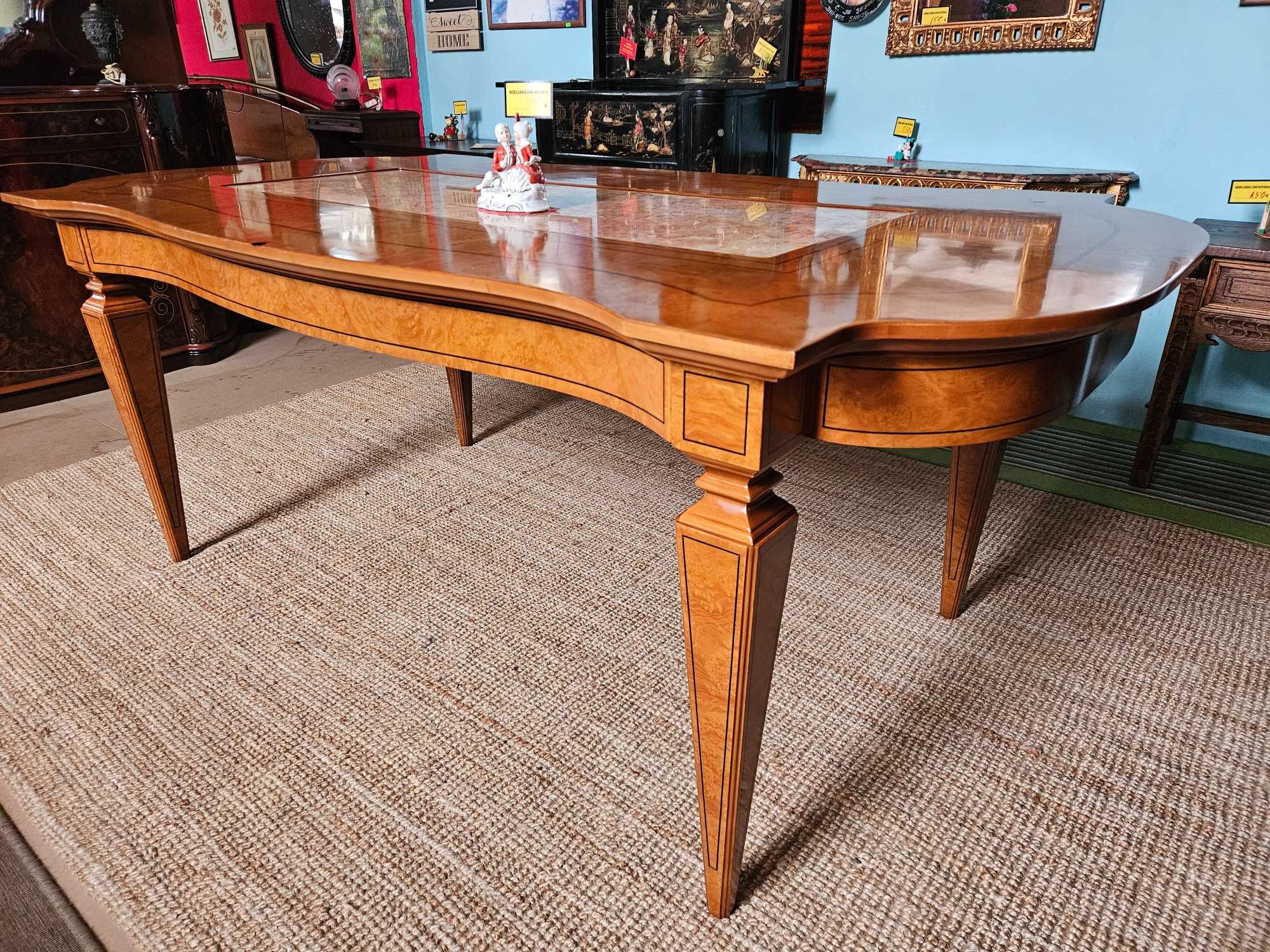 Excelente mesa de sala em madeira com centro em ped