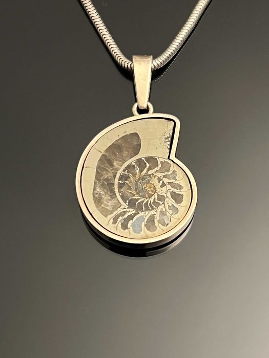 Srebro - Srebrna przywieszka z amonitem - Art Deco z około 1930 roku