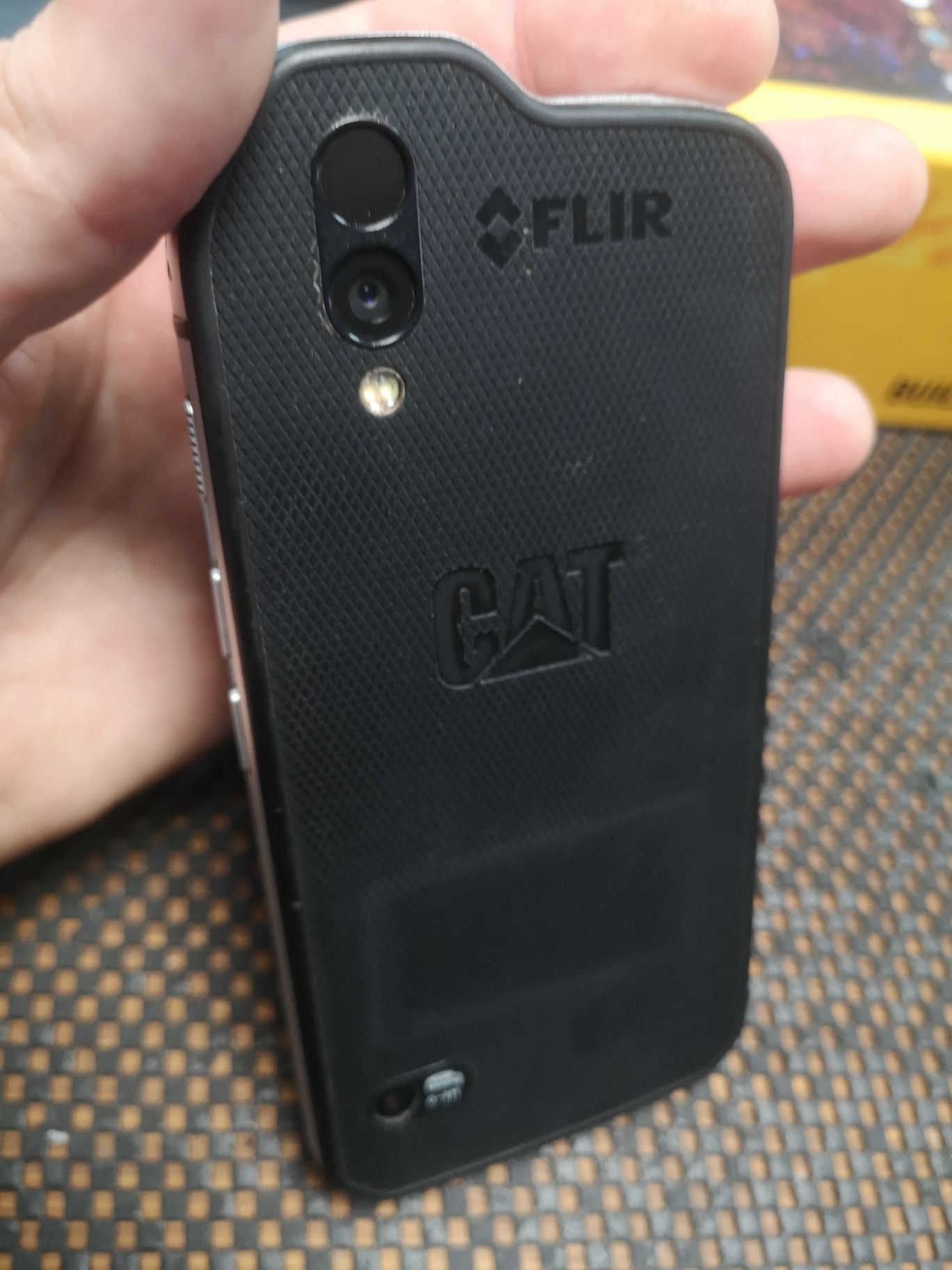 CAT S61 caterpillar смартфон з тепловізором