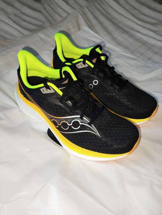 Кросівки Saucony Endorphin Speed 5 — 44 розмір
