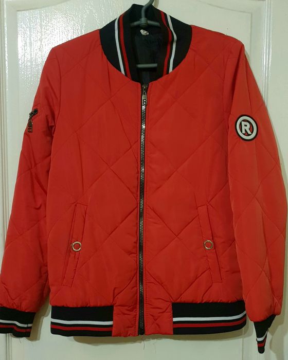 Бомбер жіночий червоний