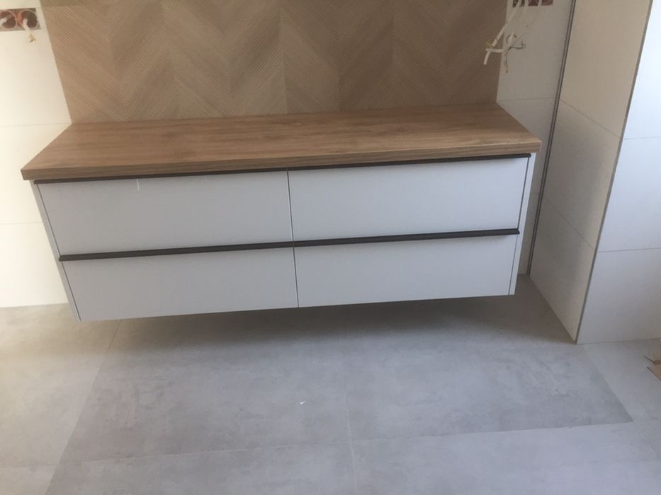 Montaż mebli,układanie paneli ,prace stolarskie.balustrady tarasy prac