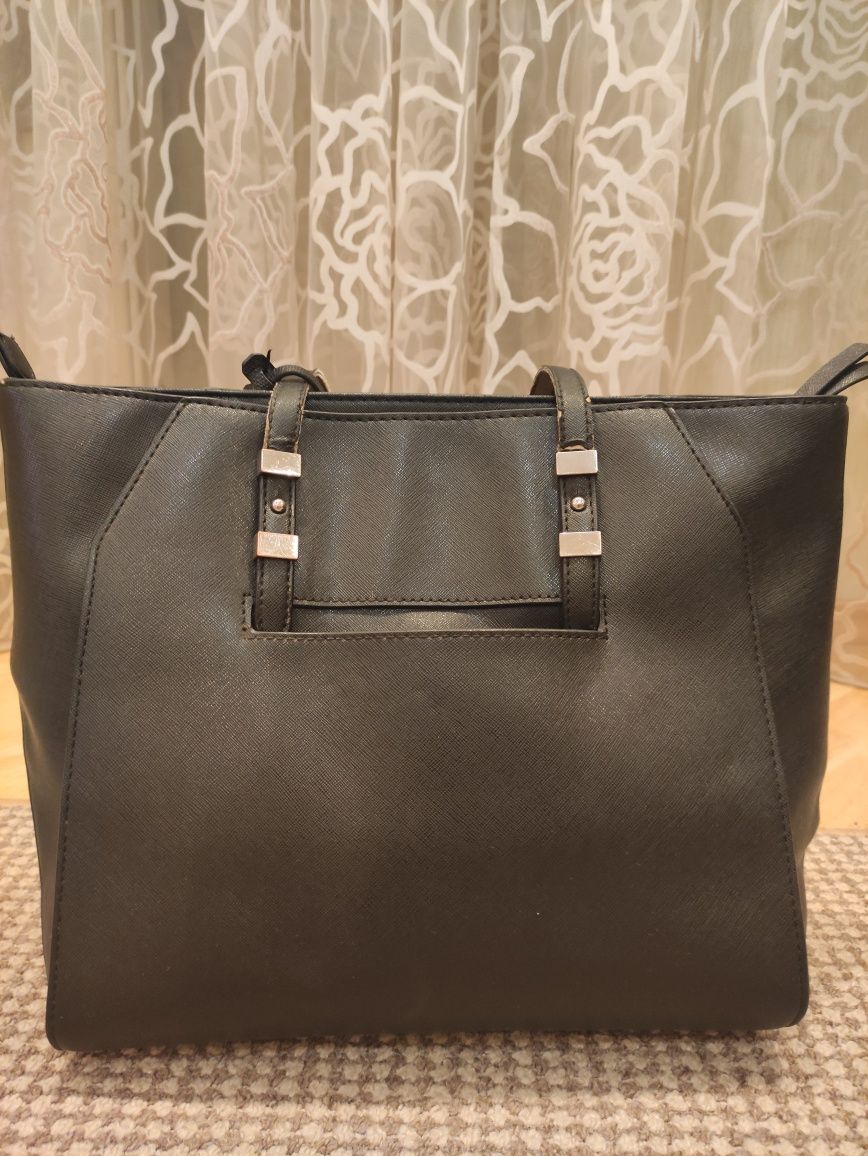 продам  сумку брелок guess