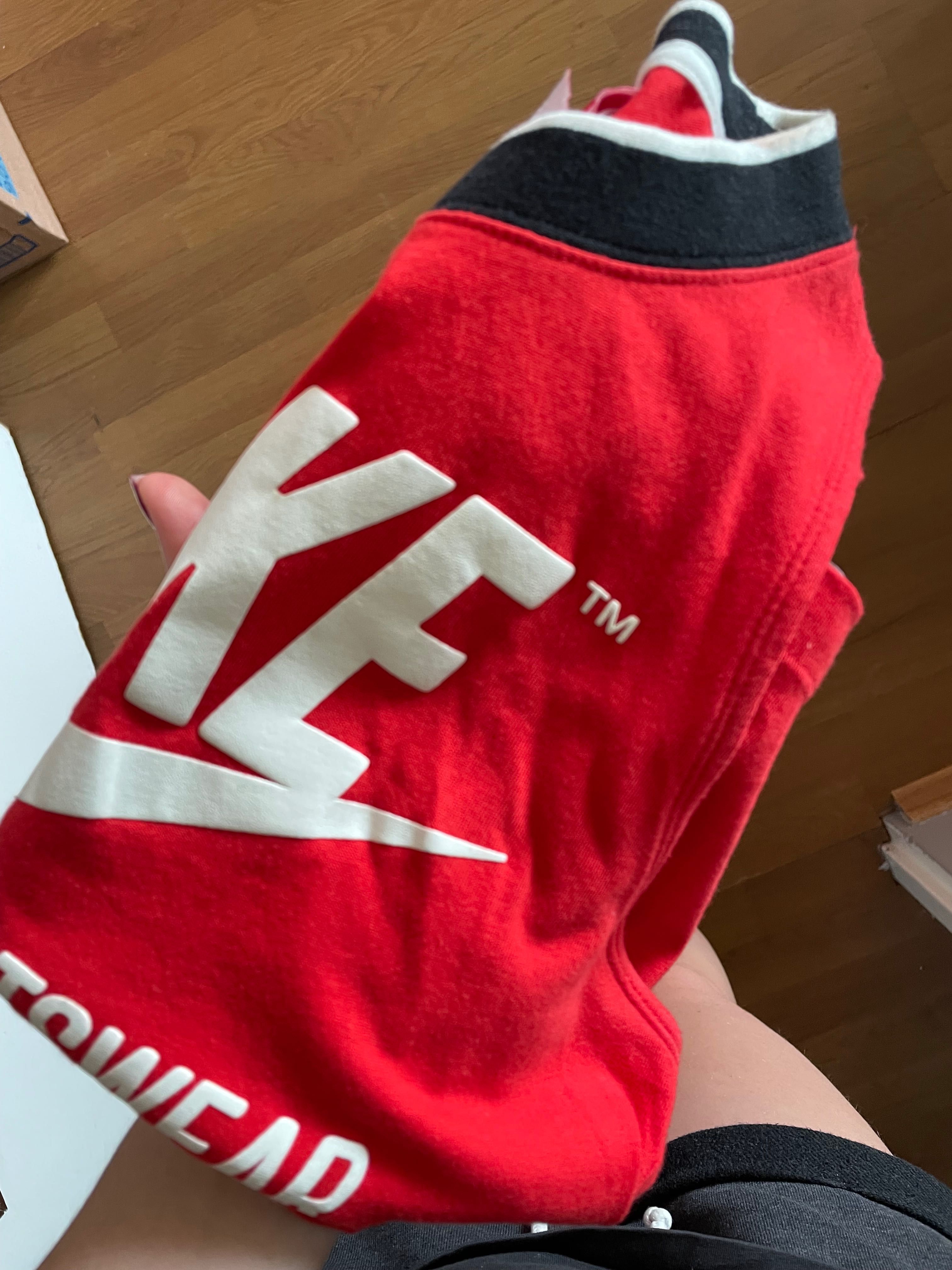 Sprzedam top sportowy damski Nike czerwony piękny XS S stan idealny