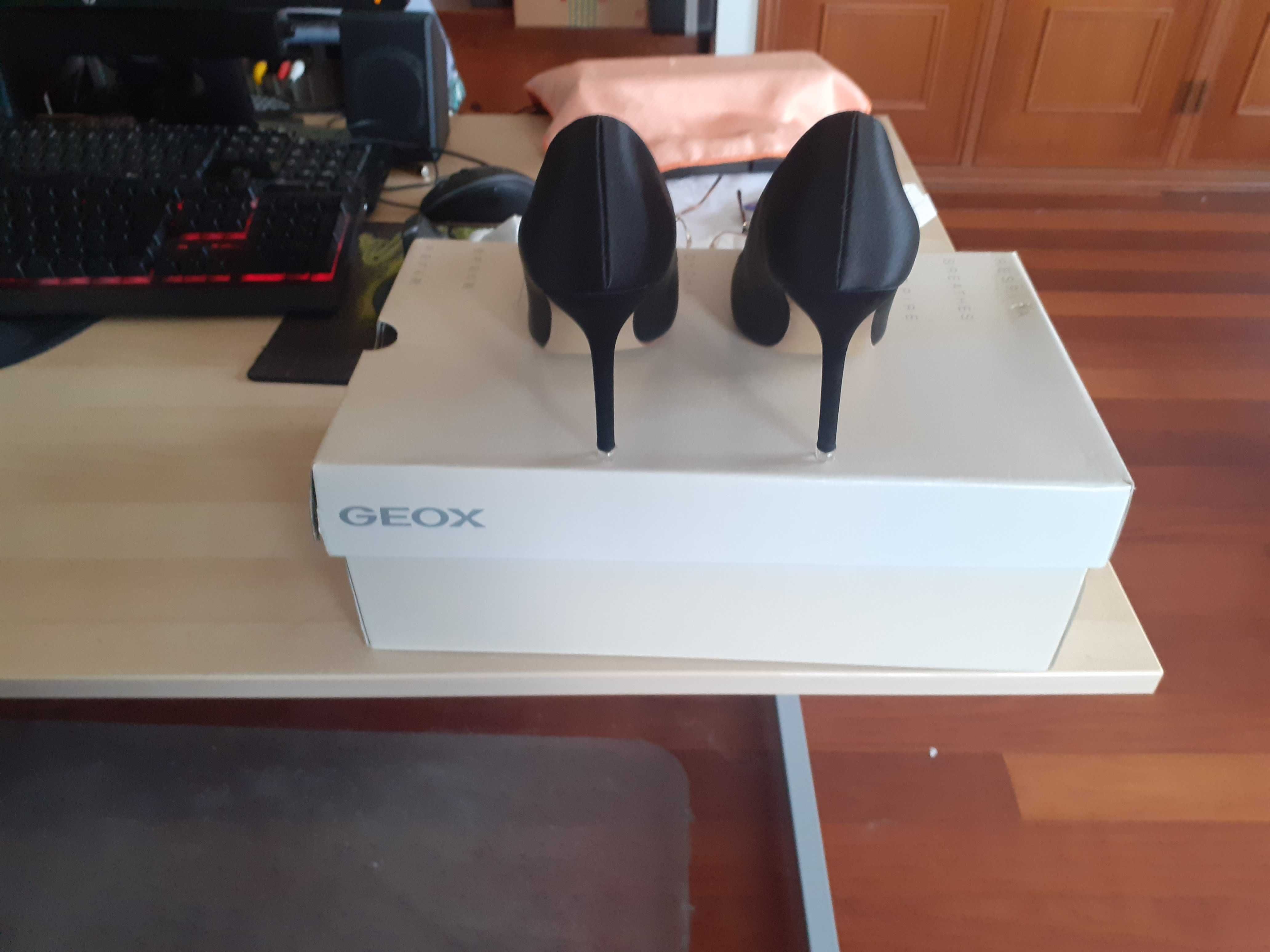 Sapatos de Cetim com Jóia