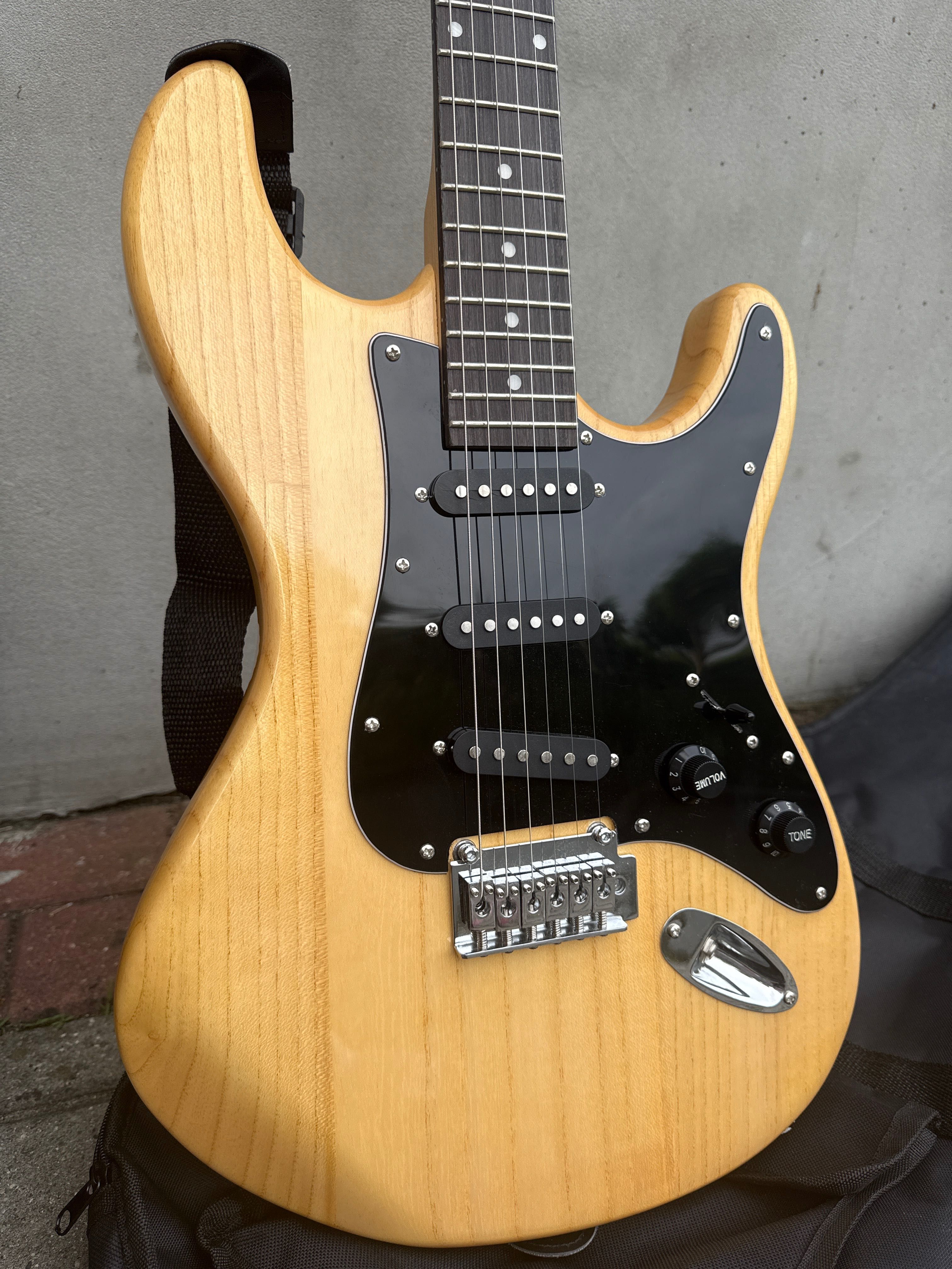 Gitara Gear 4 music + piecyk + struny + pokrowiec