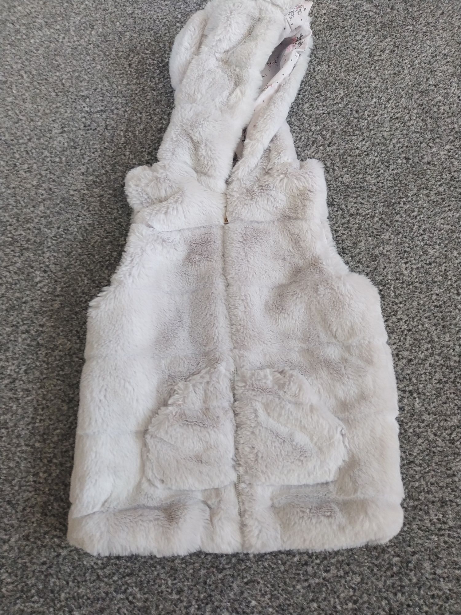 Kamizelka bezrękawnik futerkowych r. 110