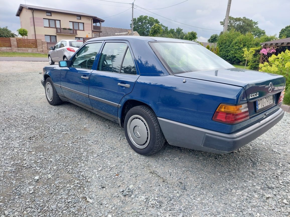 Mercedes 124 85 rok bez rdzy 2 lata w kraju polecam zobacz warto