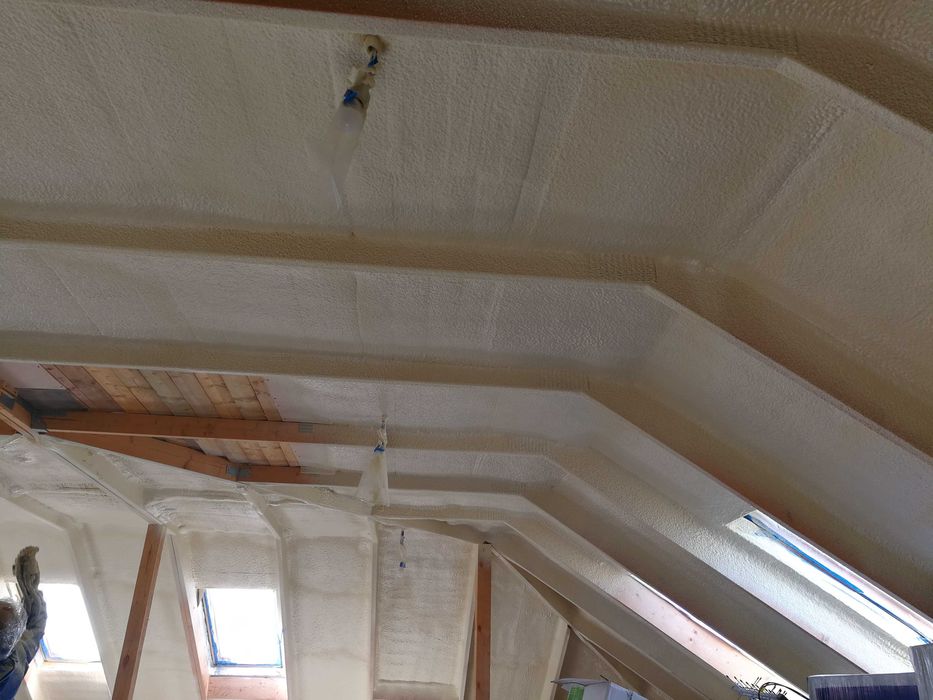 Ocieplenie domu PIANA PUR, natrysk, izolacja, ocieplenie poddasza