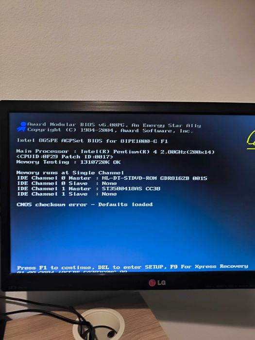 Komputer stacjonarny GA-8IPE1000-G Pentium4 2.80Ghz