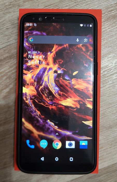 Продам телефон OnePlus 5T