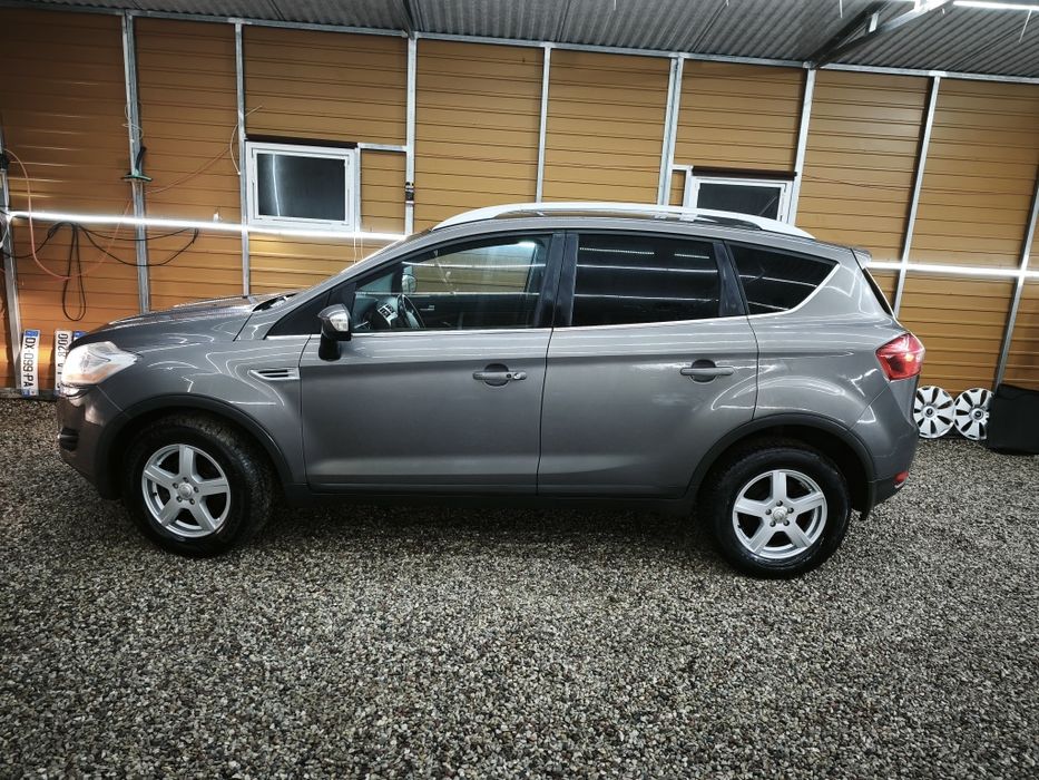 Kuga 2.0diesel*4x4,Hak,Alusy,Panorama,Navi,Czujniki parkowania