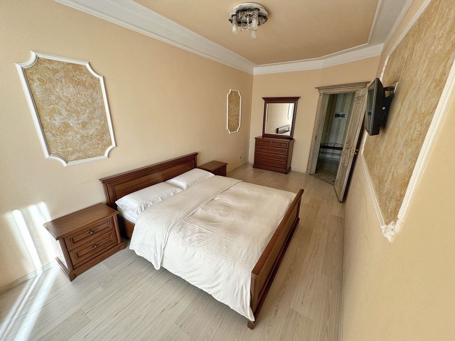 ‼️Вільно‼️ Двокімнатна квартира - вул. Степана Бандери 35