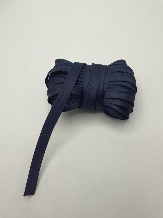 Wypustka atłasowa kupon 10 m.x 1 cm.granat