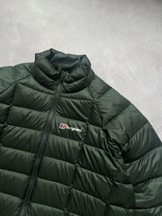 Чудовий пуховик Berghaus 600