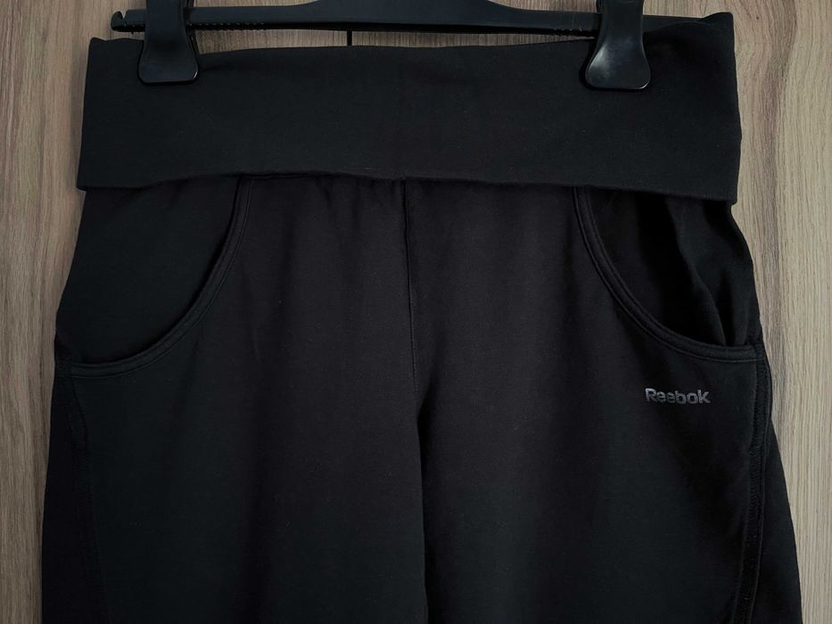 Spodnie dresowe damskie czarne Reebok modelujące bawełna 100 %