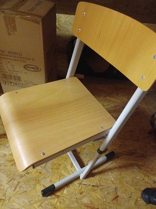 Solidne krzesła szkolne