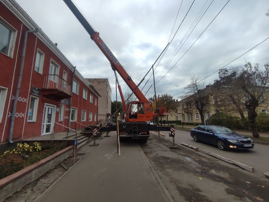 Послуги автокранів 25 тонн 28 метрів Волинська область є люлька