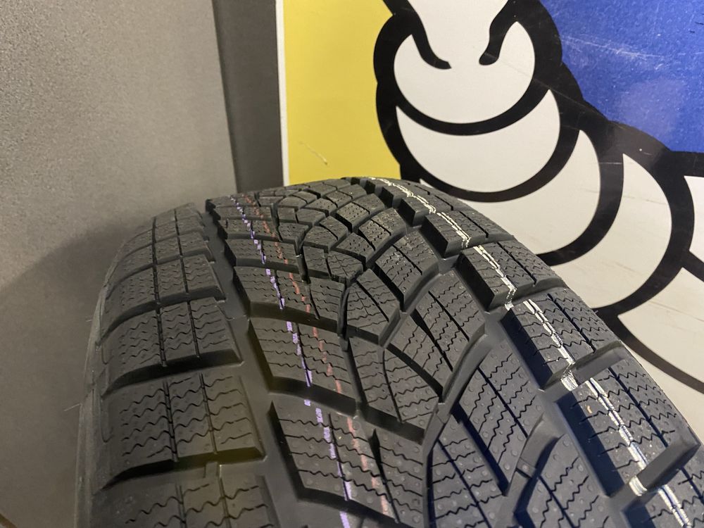 Nowe Opony Zimowe Goodyear Ultra Grip Performance + 215/50R19 93T 4sz