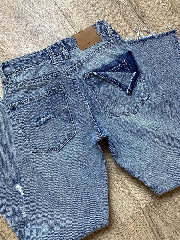 Nowe śliczne jasnoniebieskie spodnie jeansowe, rwane jeansy 32/34 XS