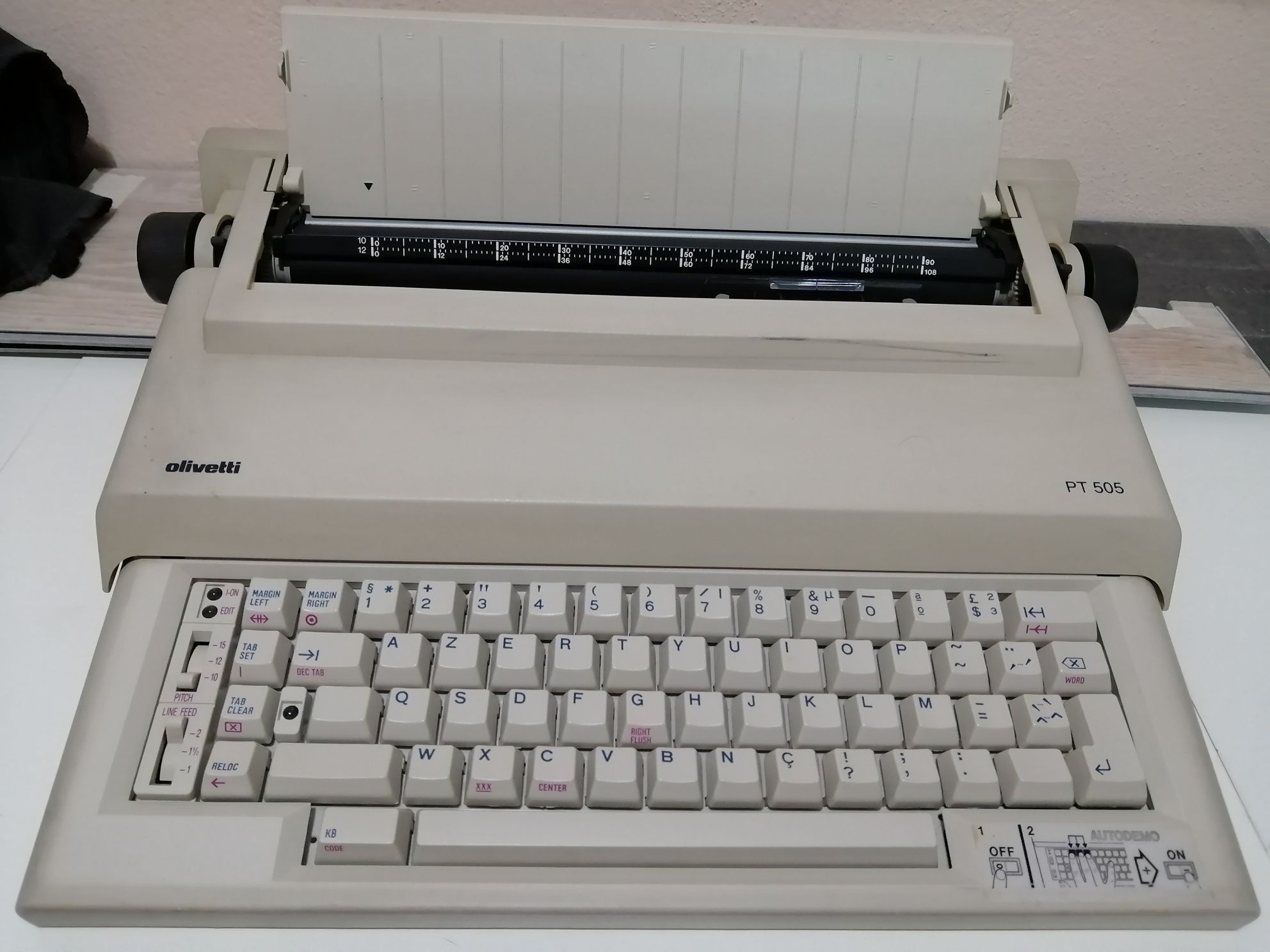 Máquina escrever Olivetti PT505