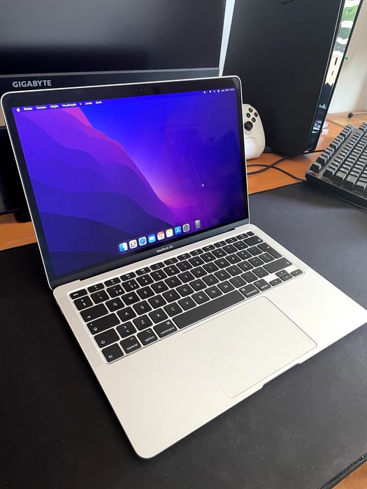 Macbook Air 2020 (Intel i5) + Tomtoc Capa