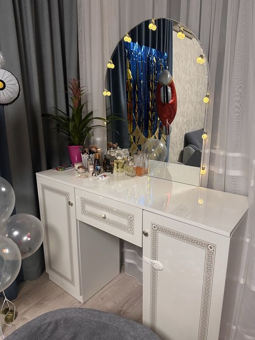 Туалетний столик білий