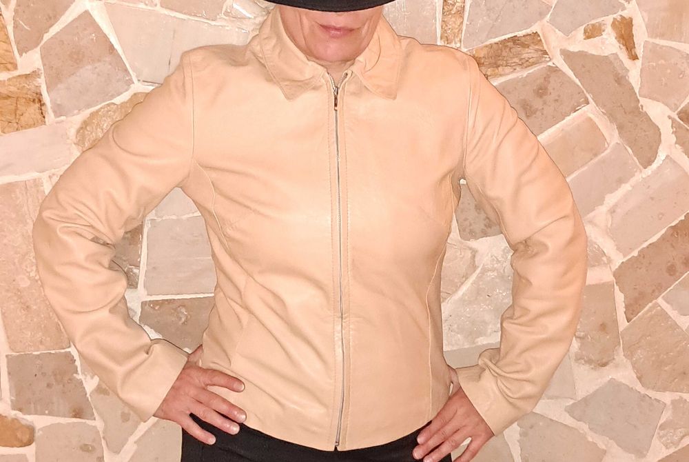 Skórzana kurtka damska beżowa