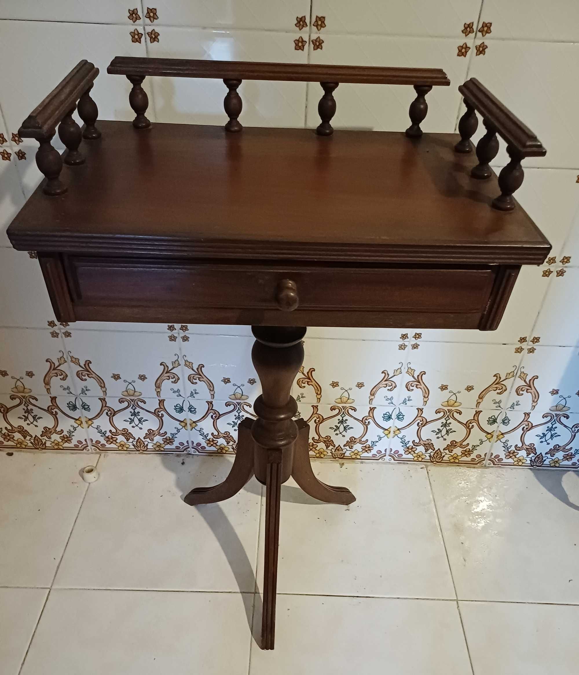 Mesa Apoio Mogno