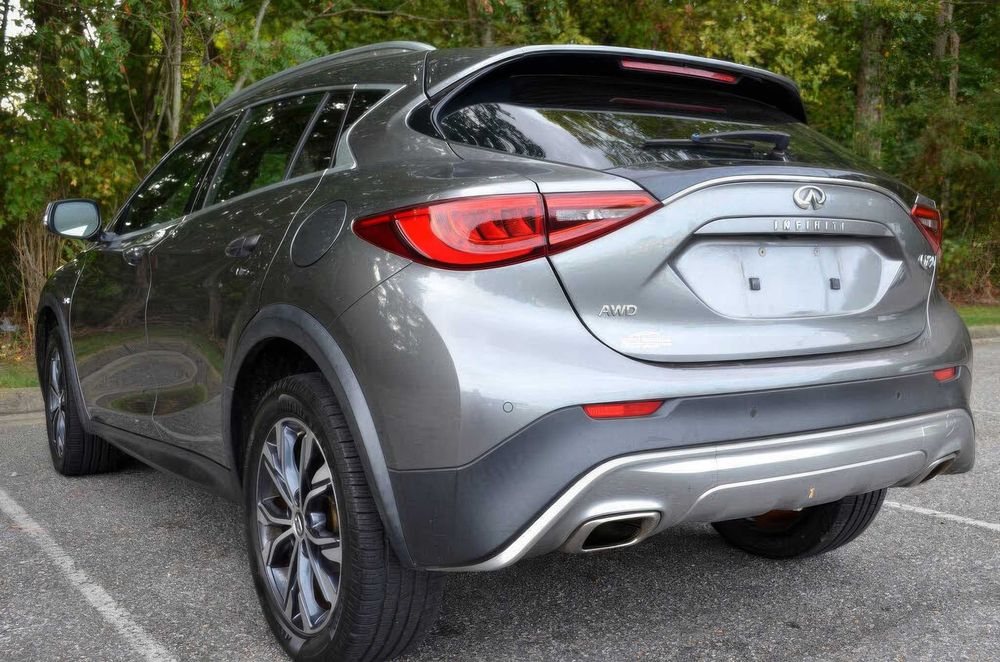 INFINITI QX30 Premium      2017