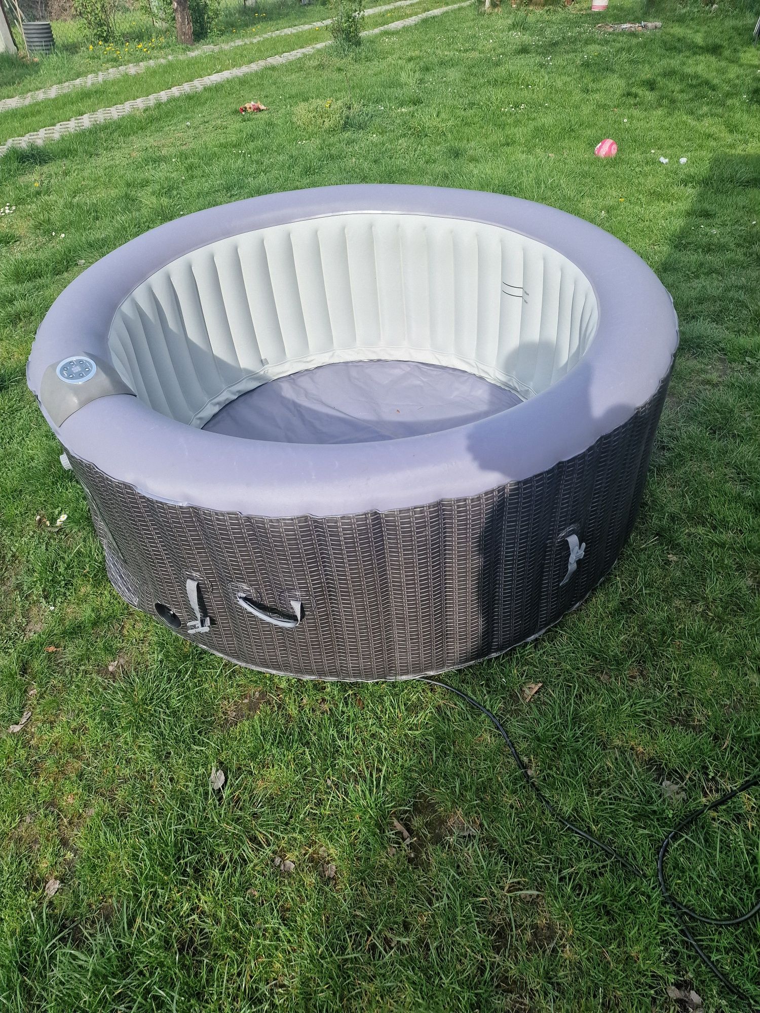 Jacuzzi ogrodowe CleverSpa Mia 4 osobowe