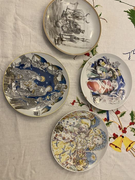 Pratos de Porcelana Vista Alegre, com motivos natalicios