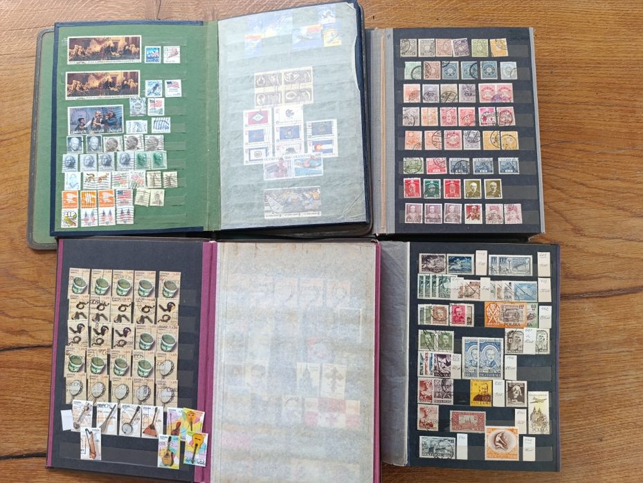 4 duże klasery ze znaczkami cały świat