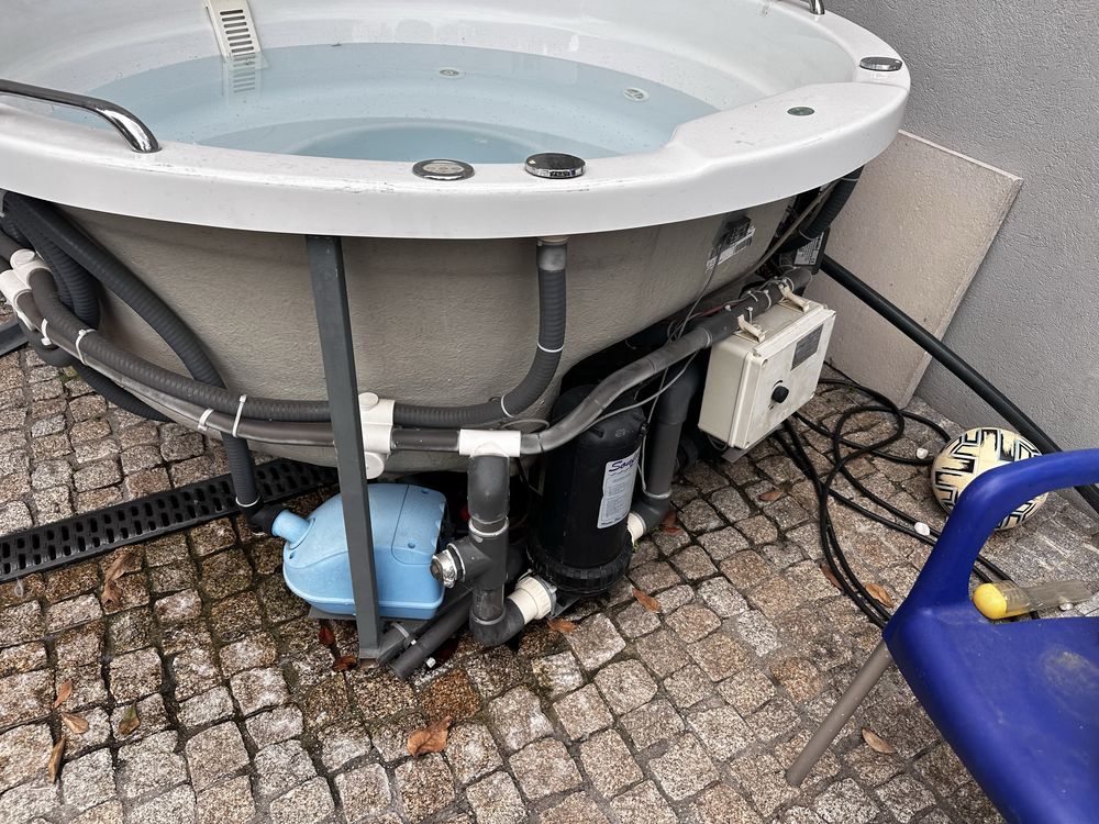 Vendo Jacuzzi exterior