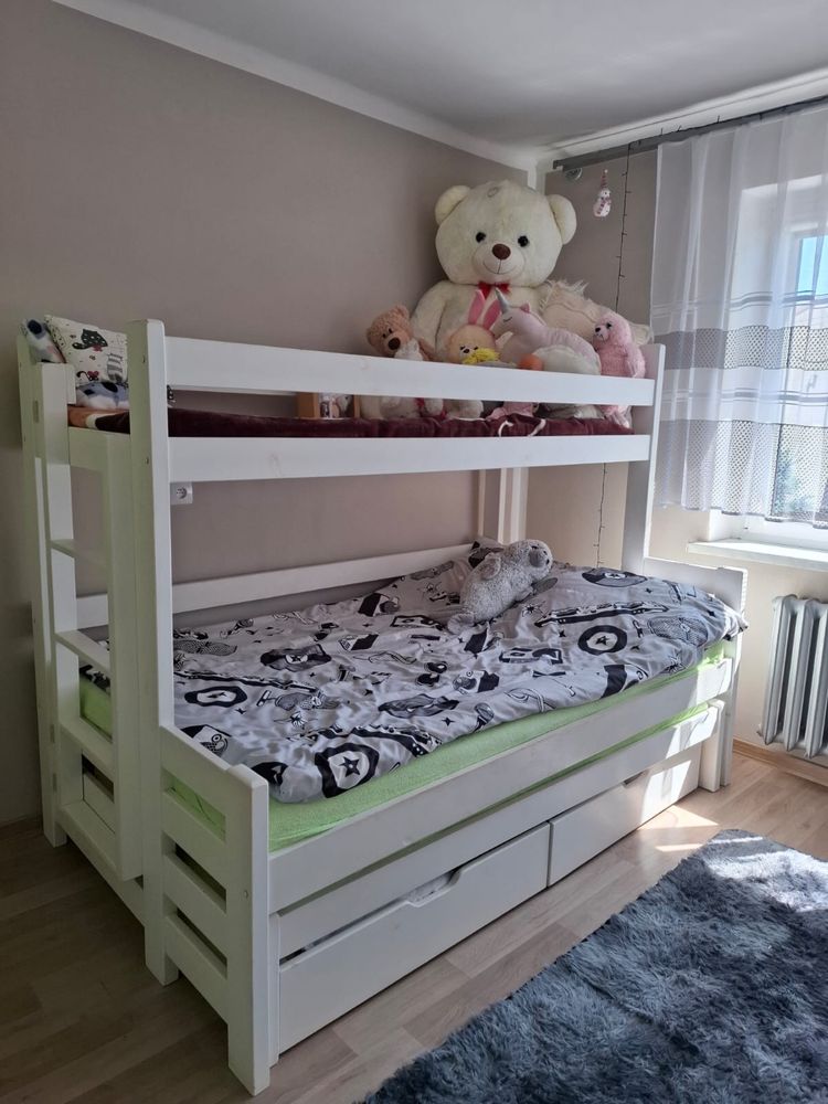 Łóżko piętrowe trzyosobowe białe