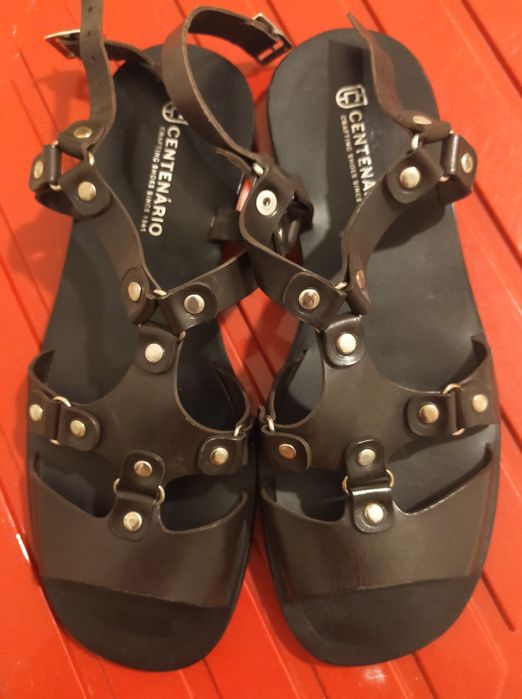 Sandálias de couro tamanho 39