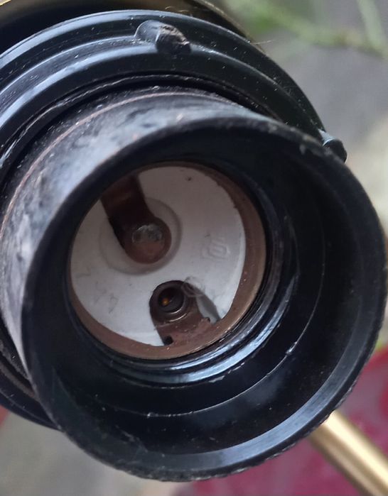 Продам люстру на 3 плафони