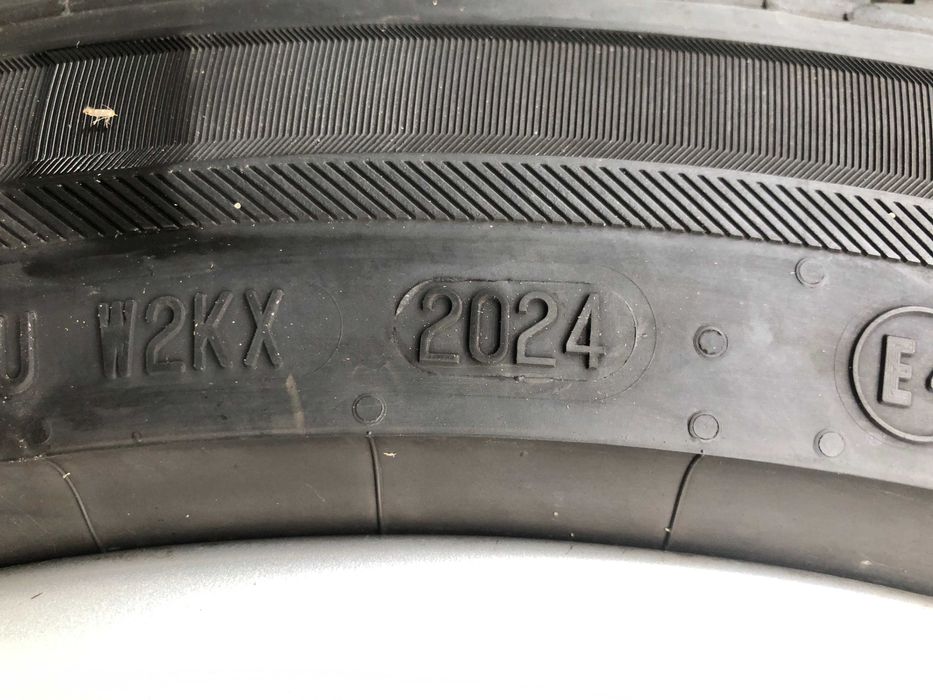 Felgi Kola Opony 18x8J ET30 BMW F10 F11 F07 F01 F02 245/45/18 8mm 2024