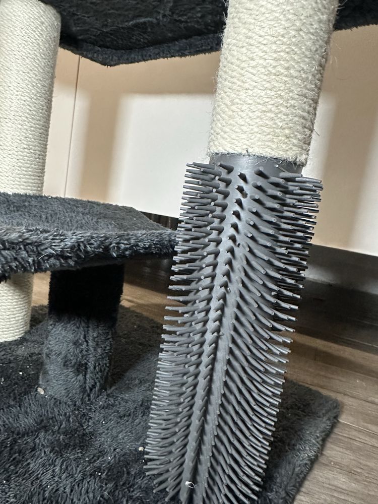 Arranhador com cama para gato