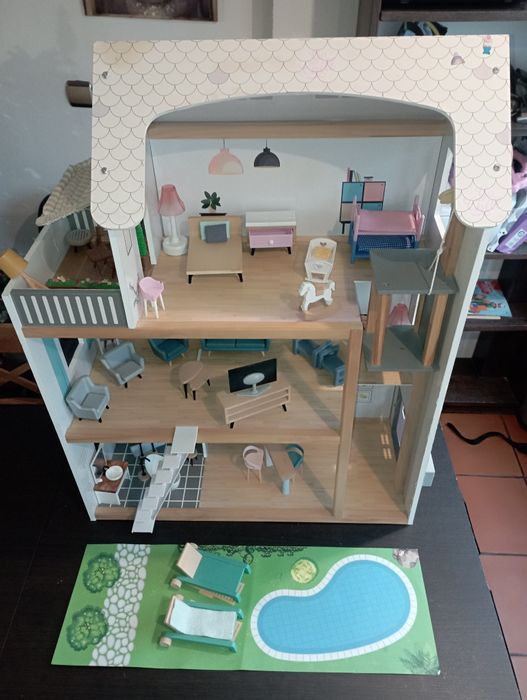 Casa  de bonecas de madeira + acessórios