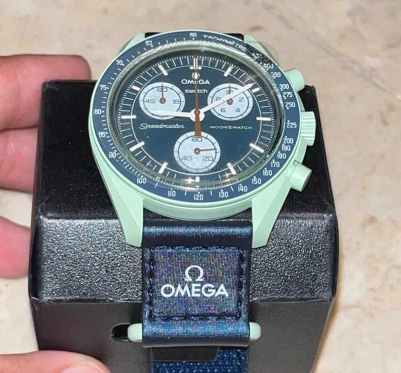 Omega x Swatch SO33G100 Ziemia - Biokeramika z Naturalnymi Materiałami