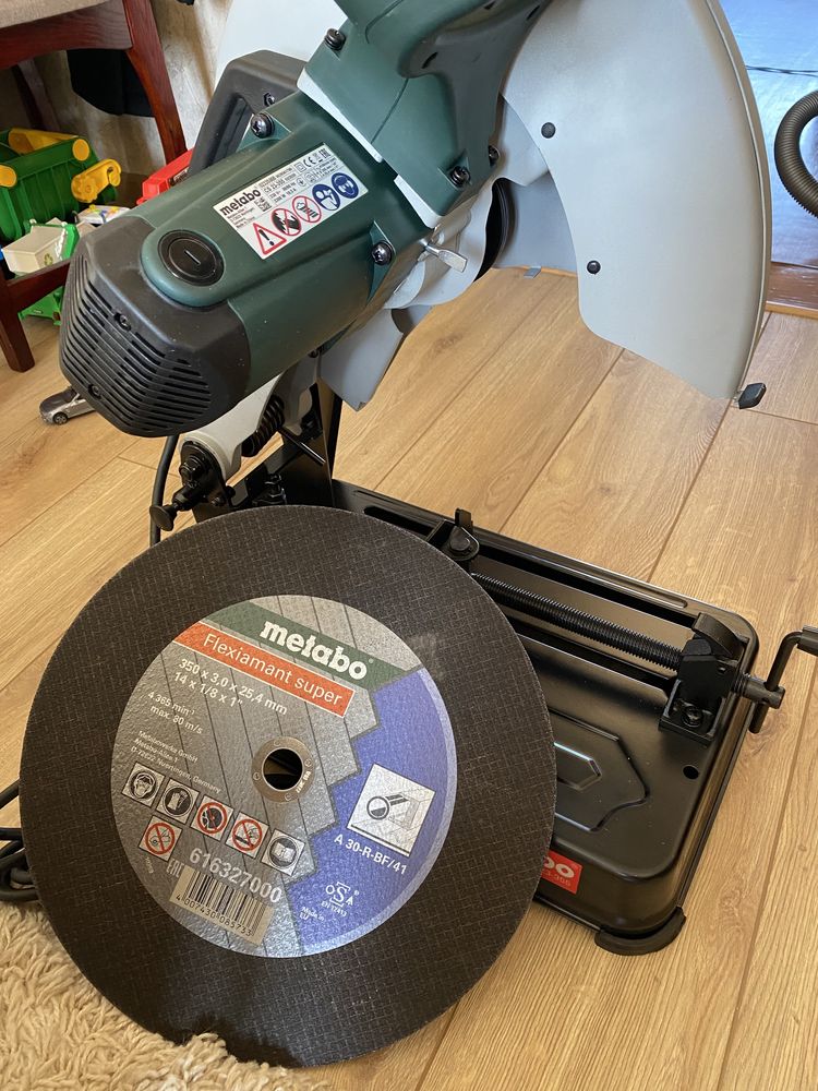 Торцовочная пила Metabo CS 23-355