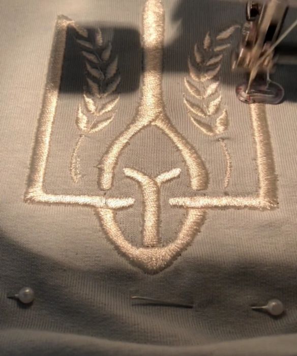 Вишивальна машина Janome Memory Craft 350E  + нитки для вишивання