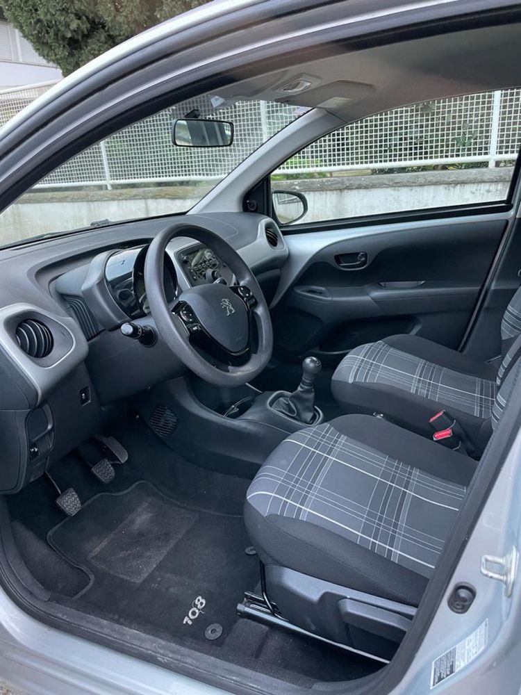 Peugeot 108 1.0 de 2016 com 72 000 km