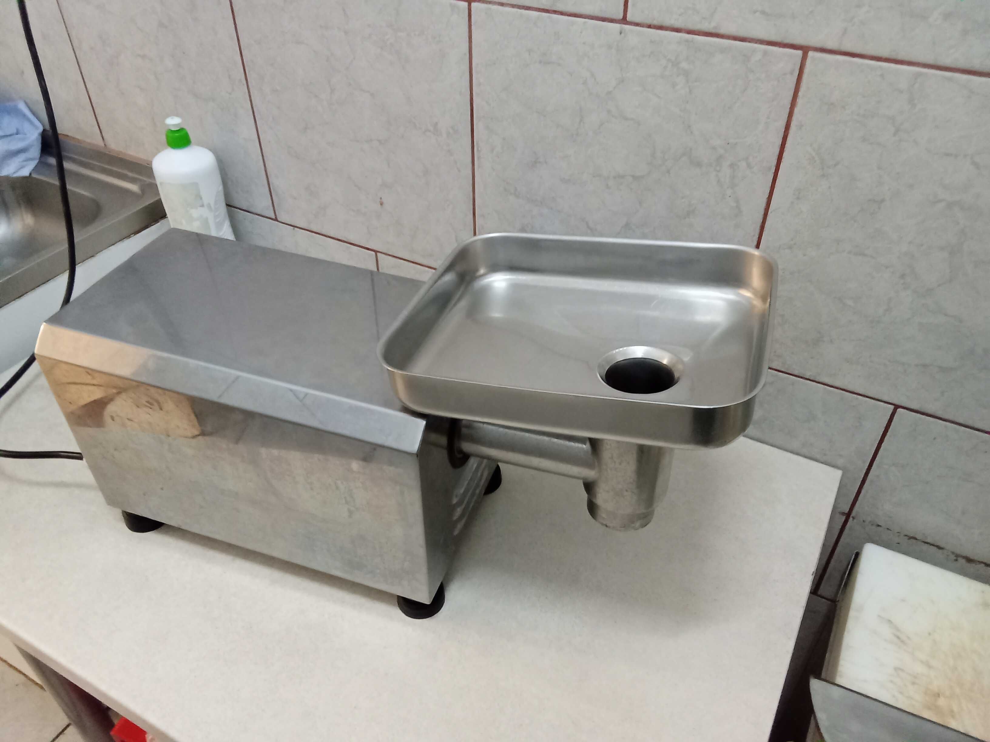 Regały sklepowe ,wyposażenie sklepu