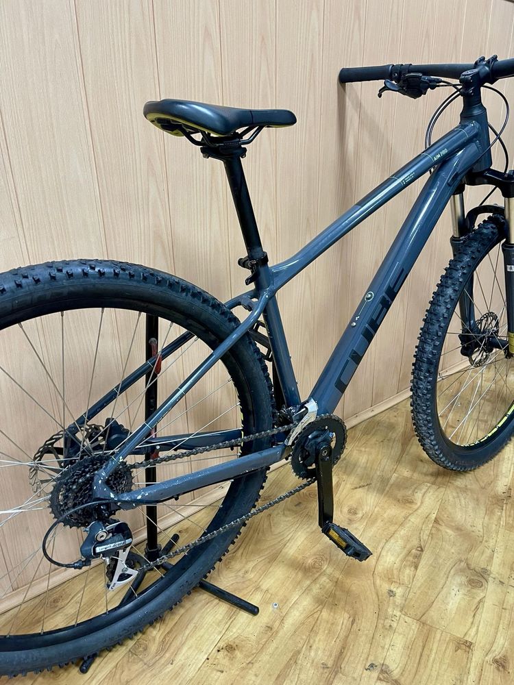 Bicicleta CUBE roda 29