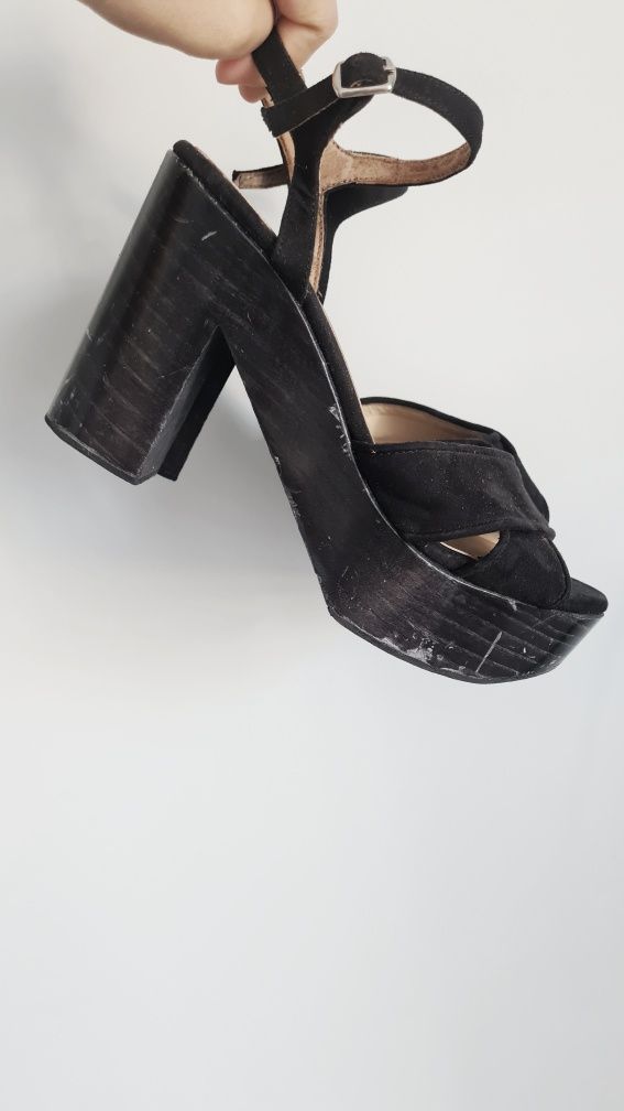 Czarne sandały na słupku wysokiej platformie Zara 38
Obcas 10.5 cm
Kot